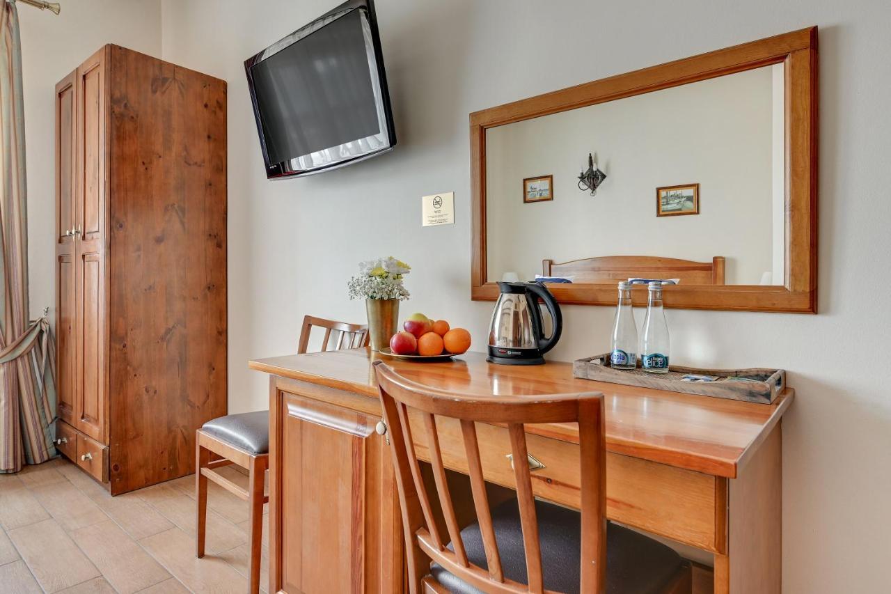 Villa & Restaurant Admiral Nelson Hel Dış mekan fotoğraf