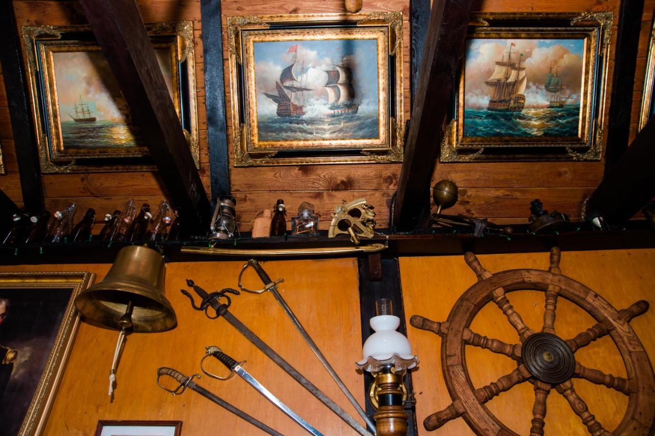 Villa & Restaurant Admiral Nelson Hel Dış mekan fotoğraf
